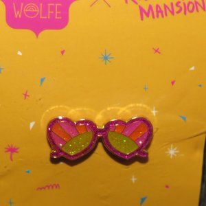 Rose Mansion Bride & Wolfe Heart Sunglasses Lapel Pin 14k Gold Plated